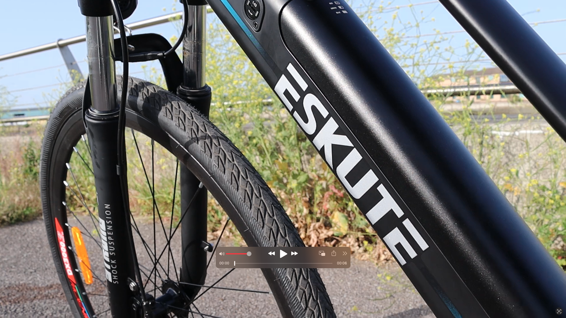 A sideshow of the Eskute E-bike